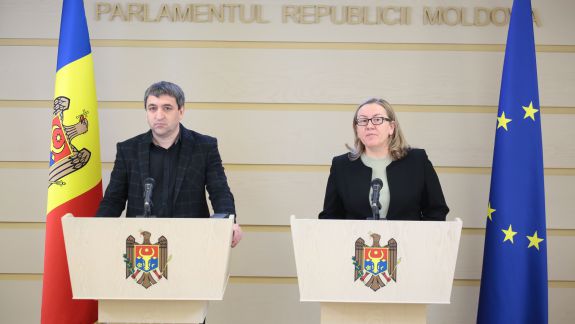 Blocul ACUM solicită transparență în activitatea Parlamentului. Lilian Carp: „Să se publice autoriii amendamentelor”