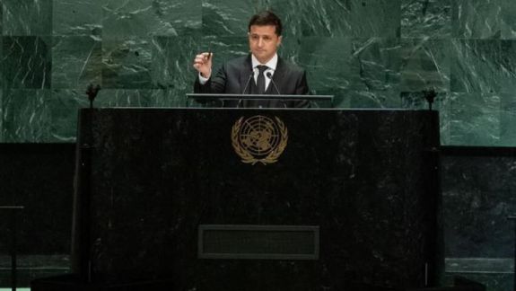 Cu un glonte în mână, Zelenski a vorbit de la tribuna Adunării Generale a ONU despre războiul din Donbas