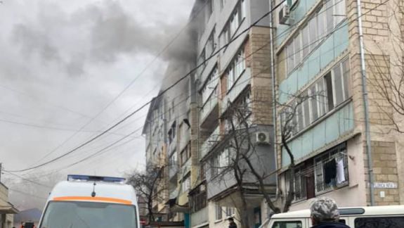 Incendiu într-un apartament din sectorul Râșcani. UPDATE: Salvatorii au evacuat un copil rămas singur acasă