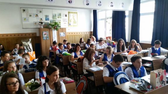 Elevii români cer autorităților ca școala să înceapă la 1 septembrie și să se încheie la 1 iunie