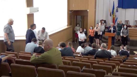Îmbrânceli la CMC: Un grup de localnici din Floreni roagă consilierii să-i susțină ca să ajungă sub administrația Chișinăului (VIDEO)