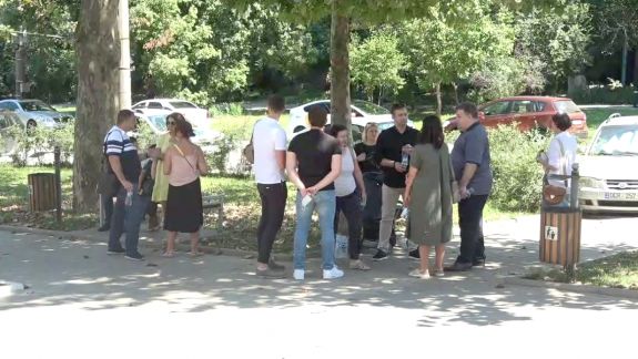 În fața Curții de Apel se adună lume în susținerea lui Alexandru Pînzari. Magistrații decid dacă acesta rămâne în arest (LIVE)