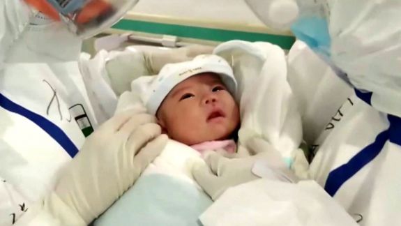În timp ce Algeria a confirmat primul caz de Coronavirus, un bebeluș din China s-a vindecat fără tratament