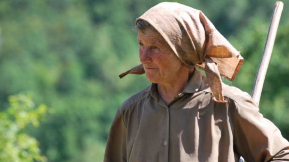 INFOGRAFIC. Muncesc mult, câștigă puțin și sunt vulnerabile în fața sărăciei. Cum arată profilul femeilor din mediul rural în viziunea sociologilor