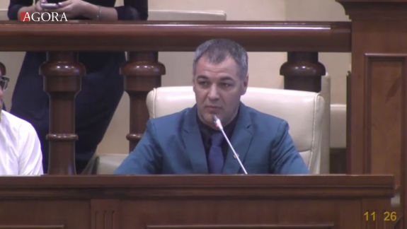 Newton, limba română și sfatul fiului de clasa a IX-a: Ce a cerut Țîcu în plenul Parlamentului? (FOCUS)