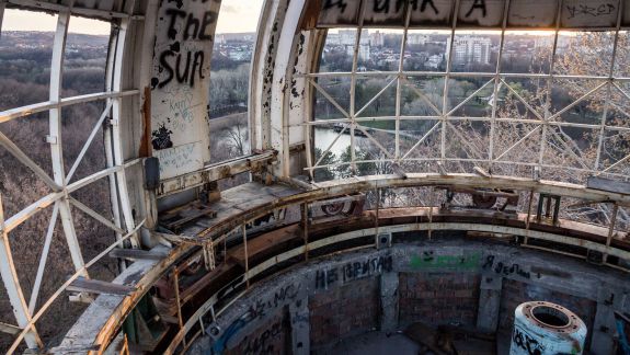 Observatorul astronomic - o ruină a arhitecturii urbane. Ce-și doresc locuitorii capitalei să vadă în locul clădirii părăsite de pe bd. Ștefan cel Mare (VIDEO)