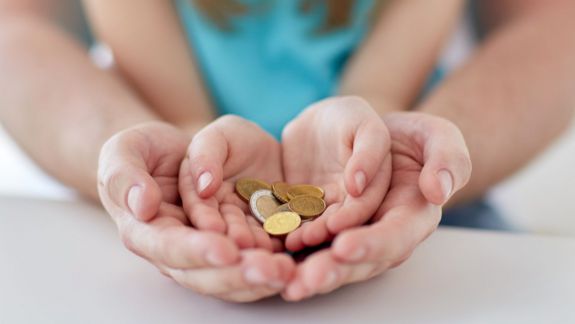 Pensia femeilor care stau în concediul de îngrijire a copilului va fi calculată în funcție de venitul mediu lunar