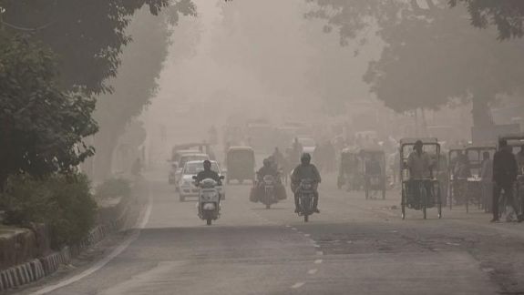 Poluarea în capitala Indiei a devenit atât de gravă încât autoritățile recurg la măsuri extreme