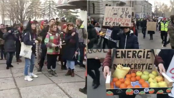 Protest în capitală. Cu tobe și pancarte, activiștii Occupy Guguță mărșăluiesc prin centrul orașului (VIDEO)