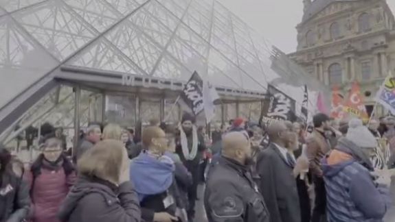Protestul francezilor împotriva reformei pensiilor a lui Macron a închis Luvrul