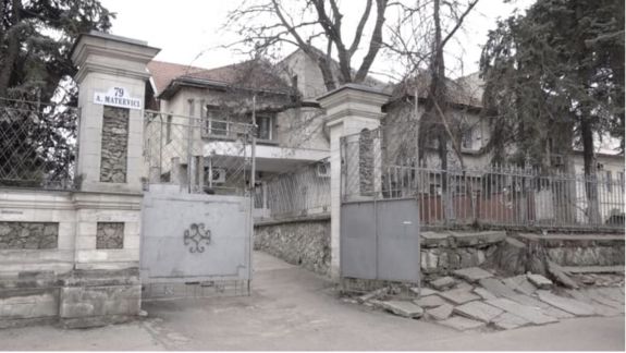 RISE Moldova: Statul a vândut fosta cantină a Guvernului, o parte din Casa Presei și un monument istoric la prețuri mai mici decât cele de pe piață