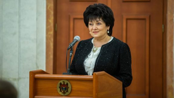 Șefa de la Educație îi îndeamnă pe părinți să fie cu ochii în patru și în vacanță: Regulile au devenit o povară, dar putem contribui la stoparea răspândirii virusului