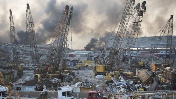 Șefului vămii din Beirut, anchetat sub arest: Substanța ce a produs explozia devastatoare ar fi fost stocată în port de șase ani
