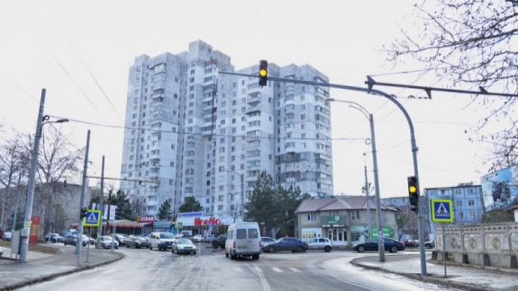 Semaforul de la intersecția străzilor Tudor Strișcă și Hristo Botev ar putea fi scos în curând