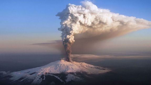 Stare de alertă în Italia după erupția Vulcanului Etna