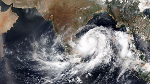 Un ciclon extrem de puternic va lovi India. Sunt afectați peste 100 de milioane de oameni