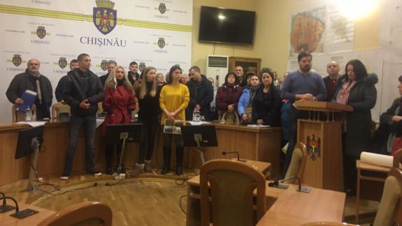 VIDEO, UPDATE. Defrișarea copacilor de la Dimo 7/3, discutată la nivel înalt. CMC a aprobat dispoziția; în Parlament au avut loc audieri: „E un abuz al instituțiilor de stat”