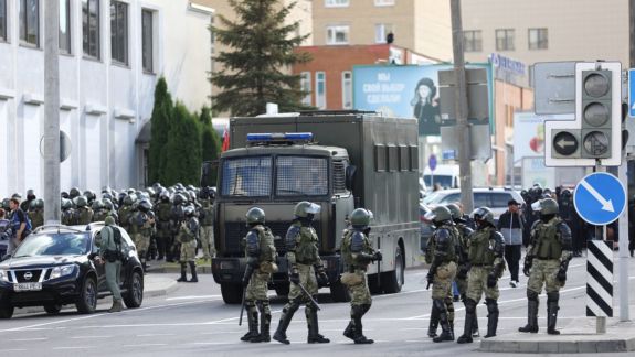 A 36-a zi de proteste în Belarus. Doar la Minsk s-au adunat aproape 150 de mii de oameni, dintre care 200 au fost arestați (GALERIE FOTO) 