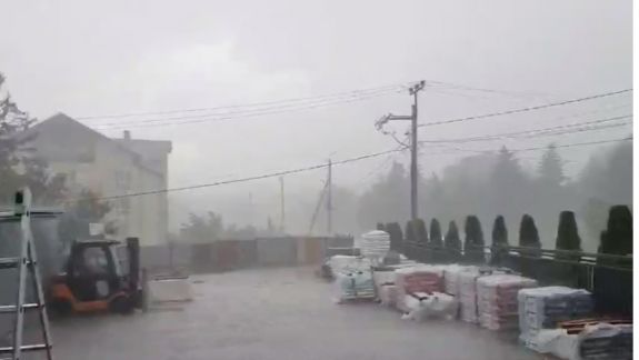 Ploaie cu grindină și rafale de vânt la Orhei. Totul a durat mai bine de jumătate de oră (VIDEO)
