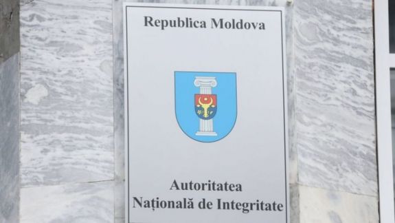 A perfectat actul de vămuire a unui automobil pe care socrul său îl importa în țară. Un inspector al Serviciului Vamal, în vizorul ANI