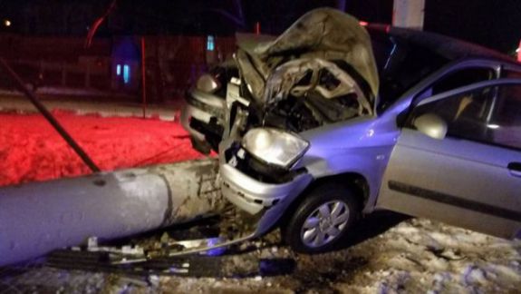 Accidet rutier la Ciocana: O persoană a murit după ce un autoturism a doborât un stâlp de electricitate