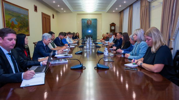 Ajutorul de 3.000 de lei pentru bugetari, asigurarea cu lemne de foc și reforma APL, printre subiectele discuției dintre Gavrilița și membrii CALM