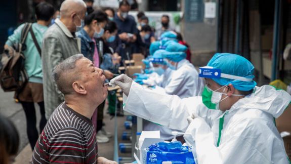 Aproape toată populația din orașul chinez Wuhan a fost testată la COVID-19 în două săptămâni. Iată câte cazuri pozitive au fost confirmate