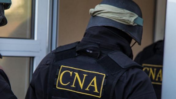 „Ar fi încercat să ajute un grup de acționari să preia controlul unei bănci”: CNA, detalii despre perchezițiile de la angajații BNM