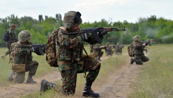 Arma fie te omoară, fie te salvează- lecţie învăţată în cadrul proiectului “ 24 de ore în Armata Naţională“