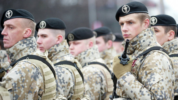 Armata devine obligatorie în Letonia. Ministrul apărării: Nu avem motive să credem că Rusia îşi va schimba comportamentul