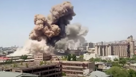 Armenia: Explozie de proporții într-un centru comercial din Erevan. Sunt victime (VIDEO)