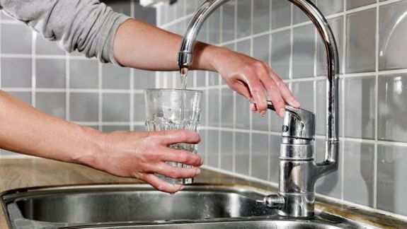 „E alarmant și îngrijorător”. Consilierii PPDA cer ca consumatorii să nu mai achite bani pentru apa pe care nu au consumat-o