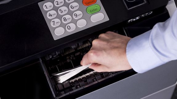 BC Comerțbank lansează serviciul Cash BOX – depuneri de numerar pentru persoane juridice