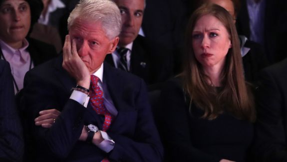Bill Clinton a fost surprins ațipind la ceremonia de inaugurare a lui Joe Biden (VIDEO)