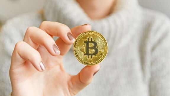 Bitcoin-ul se apropie de un nou apogeu. Cât costă acum moneda digitală