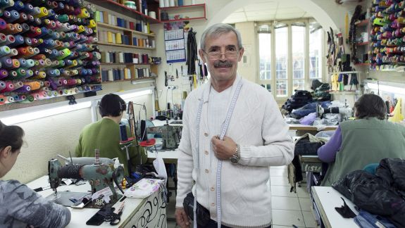 Anatolie Bocla, croitorul priceput și la antreprenoriat: „Noi ajutăm oamenii să se simtă bine și siguri pe ceea ce poartă”