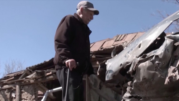 „Cadou” de 9 mai pentru veteranul Ivan Vasilievici. Un locuitor de 97 de ani din regiunea Harkiv și-a pierdut casa din cauza bombardamentelor