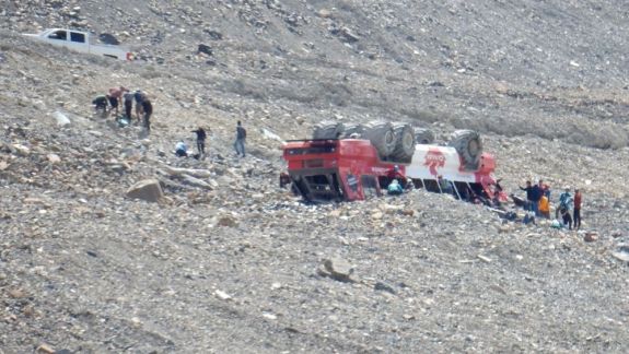 Canada: Un autobuz cu turiști s-a prăbușit printre ghețari. Trei persoane au murit, iar mai multe sunt rănite