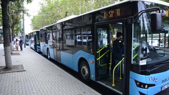Cel puțin 240 de autobuze și troleibuze vor fi aduse până la sfârșitul anului curent în capitală, susține primarul Ion Ceban