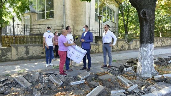 Chișinău: Trotuarele de pe străzile Pușkin și Bodoni vor intra în reparație. Circa 44 de mii de metri pătrați urmează să fie reabilitați