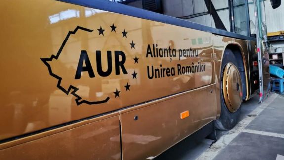 Circulă cu autocarul, dar nu raportează cheltuielile: Explicația lui Bilețchi de ce autocarul AUR lipsește din raportul financiar depus la CEC