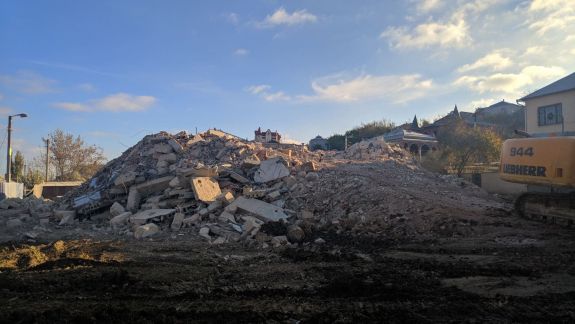 Clădirea avariată de la Otaci, demolată în totalitate