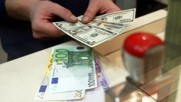 Consecința închiderii conductei Nord Stream 1? Euro ajunge la 0,98 dolari pentru prima dată în ultimele două decenii