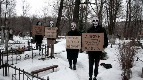„Copiii voștri sunt fake”. Manifestație împotriva războiului, într-un cimitir din Rusia