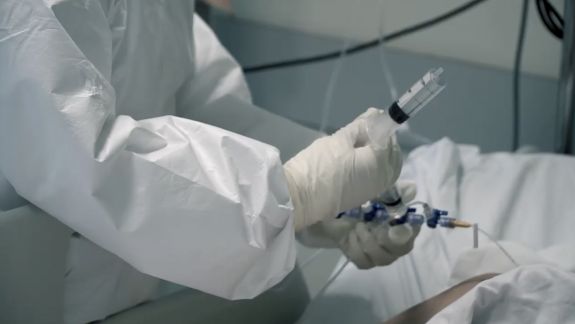 COVID-19: România se apropie de 8.000 de cazuri noi pe zi. Număr record de decese și de pacienți la terapie intensivă