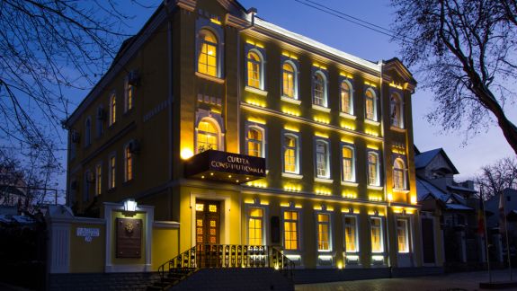 CC a respins cererea lui Țîcu de a suspenda până la examinarea în fond, legea cu privire la funcționarea limbilor vorbite pe teritoriul R. Moldova