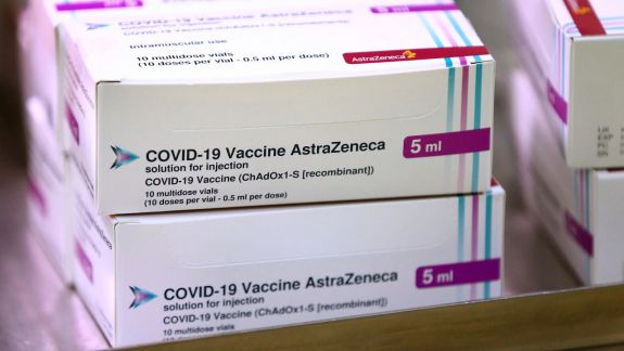 Danemarca a suspendat vaccinarea cu serul AstraZeneca. Autoritățile au primit rapoarte privind formarea cheagurilor de sânge