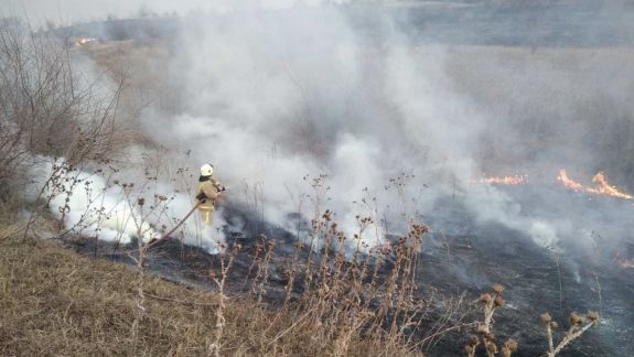 De la începutul anului, pompierii au intervenit în 400 de misiuni de lichidare a focarelor de vegetație