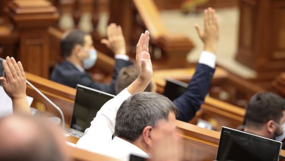 Primul pas, aprobat! Deputații au votat în primă lectură evaluarea activității procurorului general. Sancțiunile prevăd și demiterea