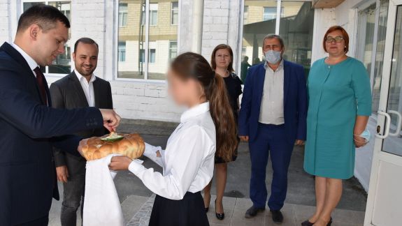 „Depășește orice limite ale acceptabilului și e lipsă de bun-simț”. Reacția Avocatei Copilului după inaugurarea fastuoasă a unui veceu școlar
